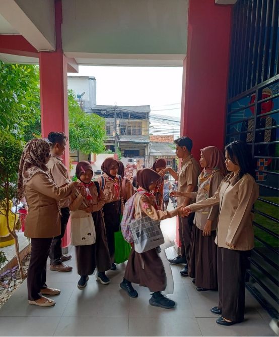 Penyambutan Hangat Murid: Membangun Rasa Aman Sejak Pagi Hari